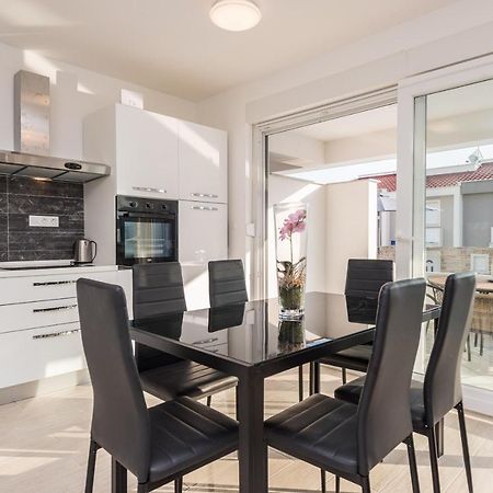 Sara Luxury Apartment With A Pool Novalja Zewnętrze zdjęcie