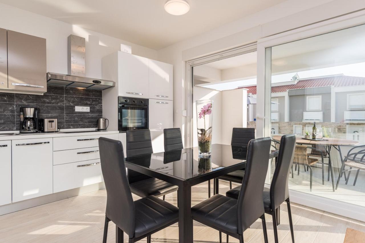 Sara Luxury Apartment With A Pool Novalja Zewnętrze zdjęcie