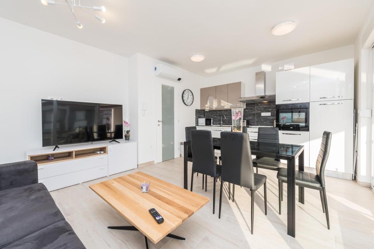 Sara Luxury Apartment With A Pool Novalja Zewnętrze zdjęcie